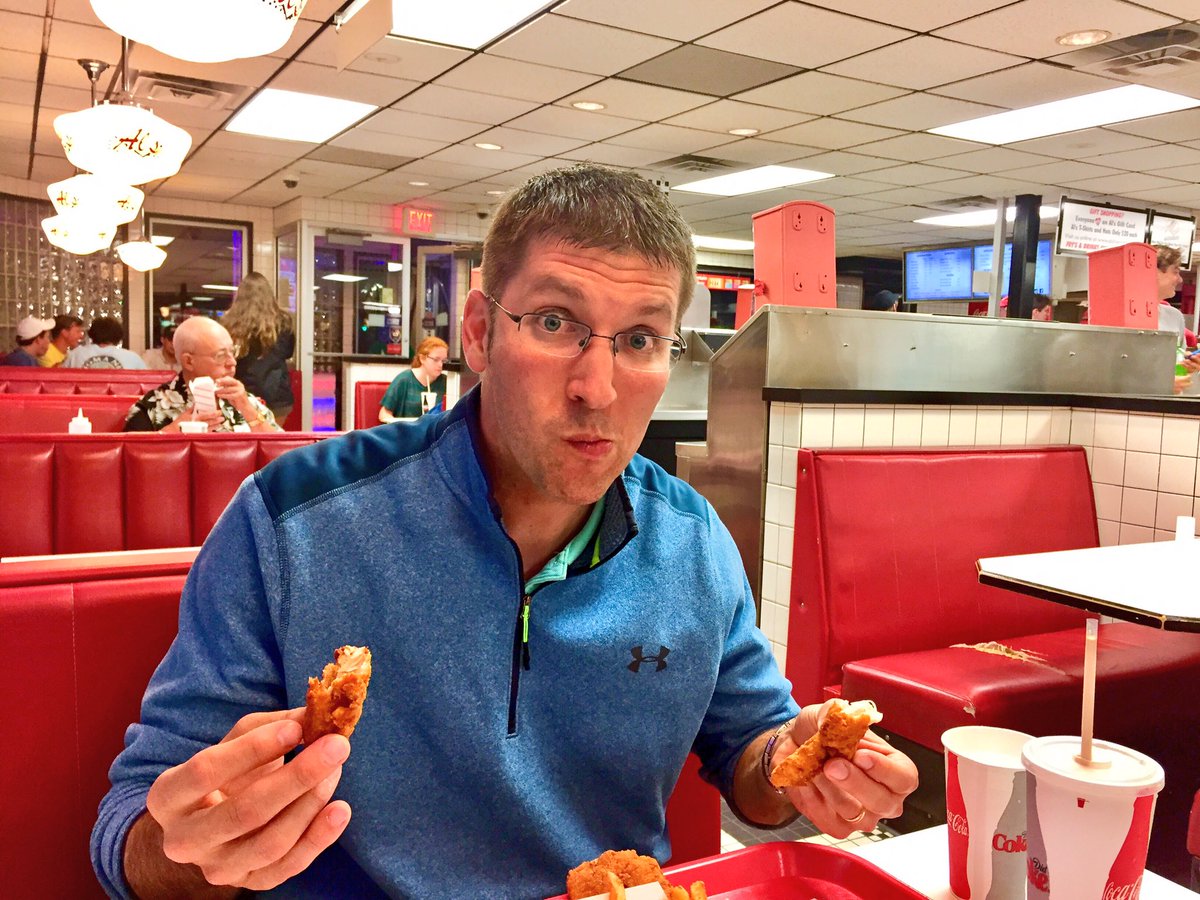 myheroistrane's tweet photo. Dinner with @tfelix123 and @JenniferMeka at #iamse2017; Al's Diner is the real deal; est 1948! https://t.co/xAqtoOdJsk