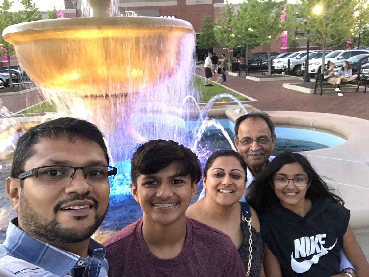 Pinesh2's tweet image. Night out with family