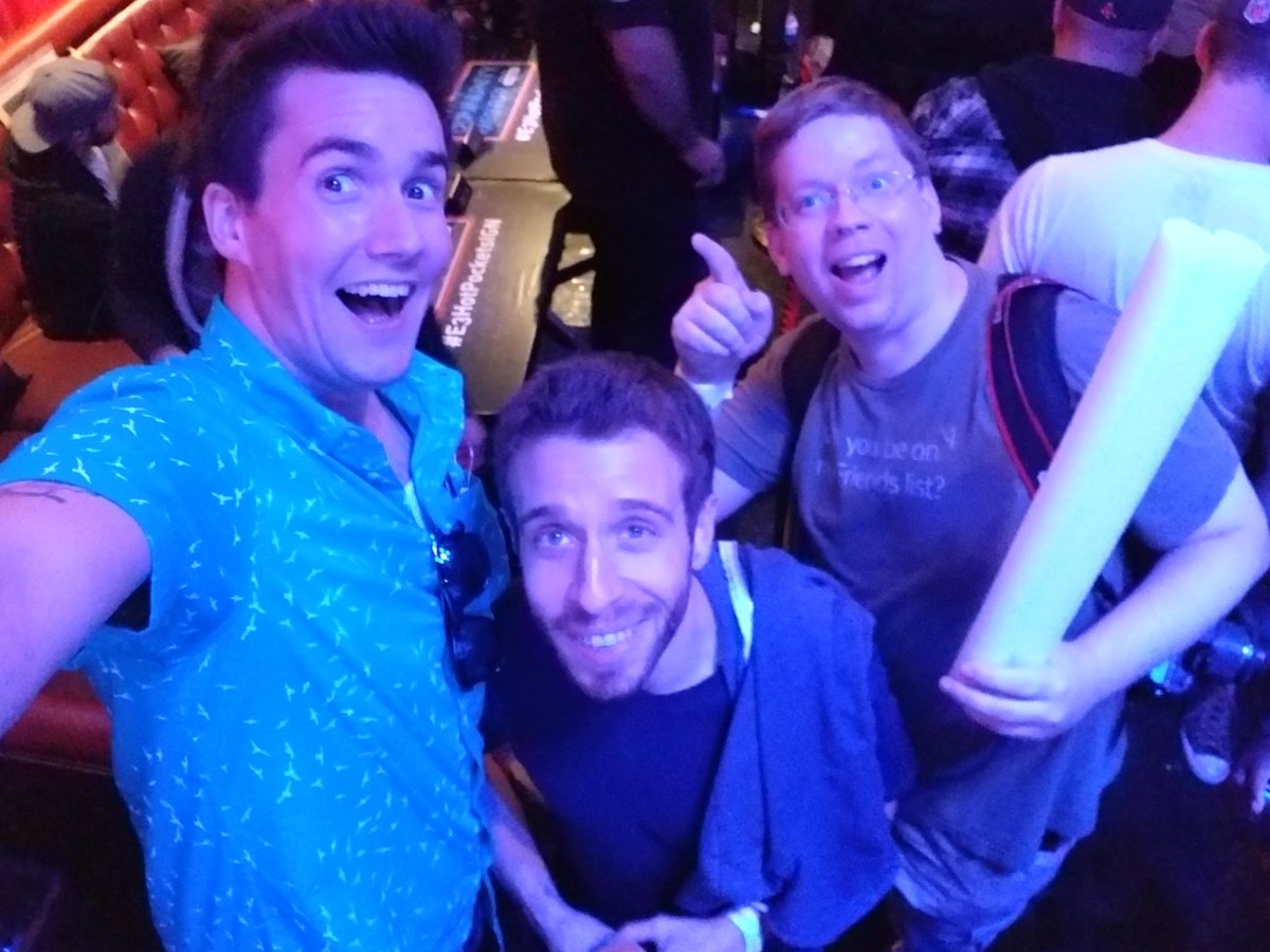 Monkiedude22's tweet photo. This dude is so tall! With @MaxScoville and @garfep #e3hotpocketsign https://t.co/Rcnvxv7qk8