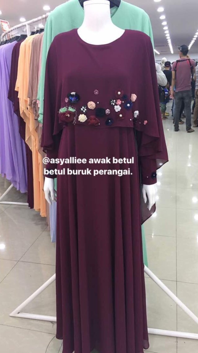 DyanahR's tweet photo. Asyaliee tiru design leeyanarahman pulak woi. Memang asya ni buruk perangai eh https://t.co/gPKBKN9kZN