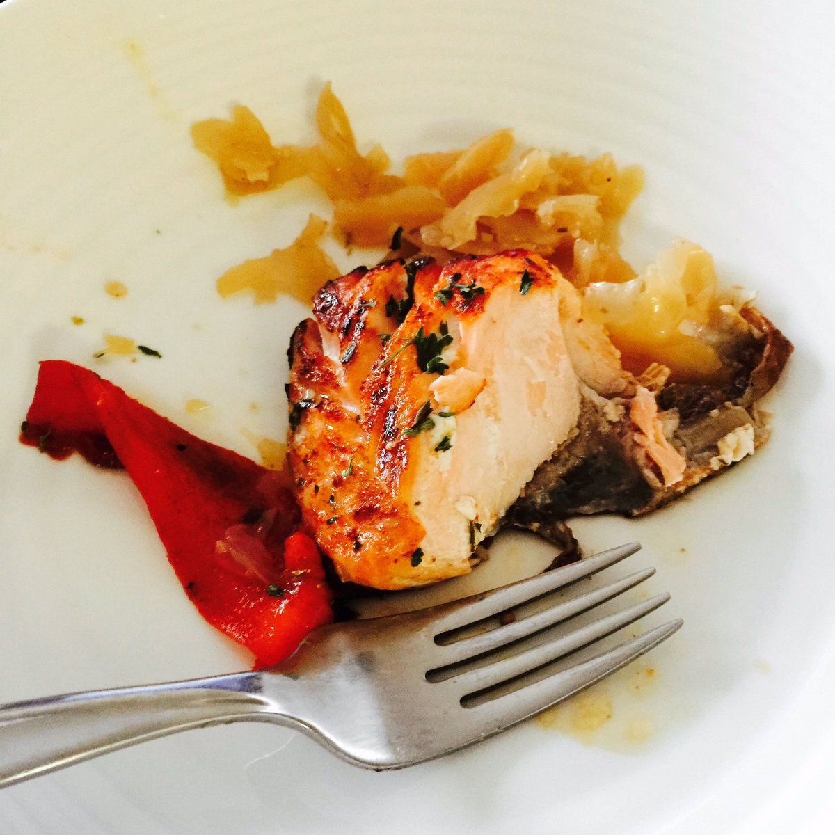 Distracted2013's tweet photo. Perfect piece of Salmon; It’s easy to like—tender, mild-tasting, and versatile. #GetLostWithDeeFit #Foodie #GetLostWithDeeCookFit https://t.co/AqOWZRUPAn