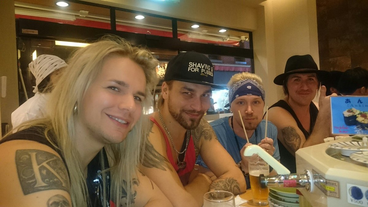 marquee_live's tweet photo. 公演後、短い日本滞在を満喫し、無事に帰国の途につ頂けるReckless Loveの面々。改めて公演にお越し頂いた皆様ありがとうございました!
#レックレスラヴ
#tokyoinvasion https://t.co/kw4IHa58Ow