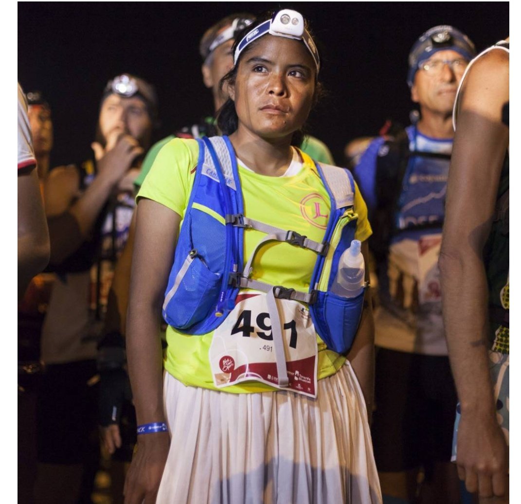 vanessagarper's tweet photo. #ULTIMAHORA #lorenaramirez #BlueTrail2017 #mexico realizó 55k en #sandalias se retira en helicóptero por un fuerte dolor rodilla. Campeona https://t.co/G2UCnZrLhn