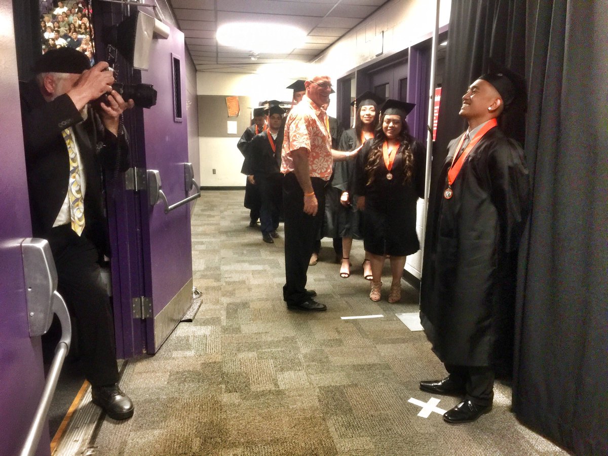 BeavertonHigh's tweet photo. The big moment before the BIG moment! #BHSClassof2017 https://t.co/hqW055DGjV