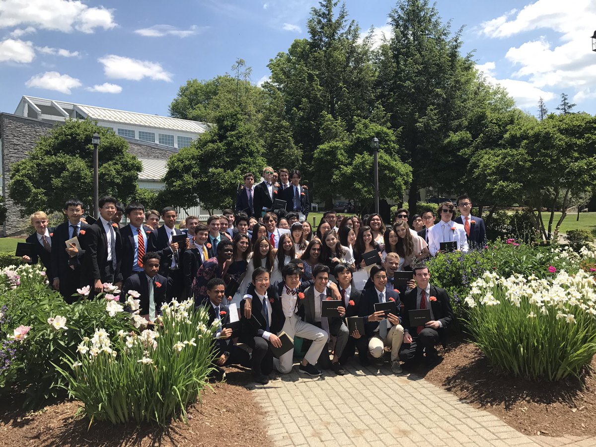 RectorySchoolCT's tweet image. Congratulations to #RectorySchool #classof2017!
#highvaluelearning #rectoryalumni