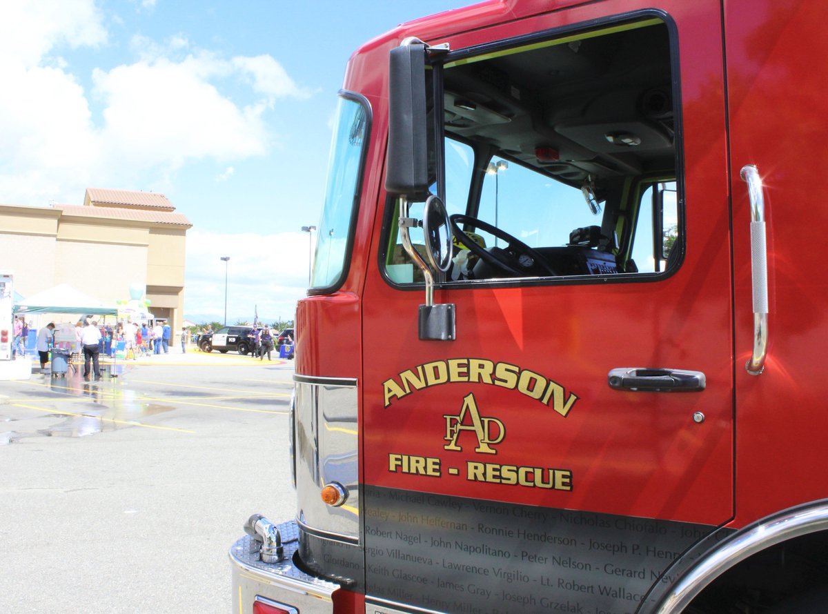 AndersonFire46's tweet photo. Annual Safety Saturday @Walmart in #Anderson #California thank you for having us! #Education #Safetyfirst #Firefighter #Fire #Engine46 https://t.co/RfBmFVQsw2