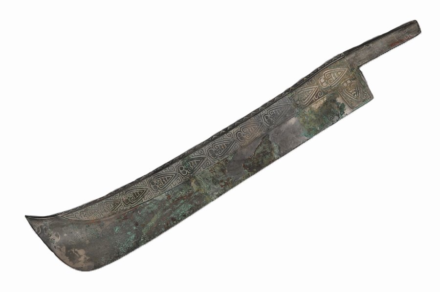 商代蝉紋青銅刀】 商代の青銅製の刀。江西省博物館所蔵。長さ67.9cm