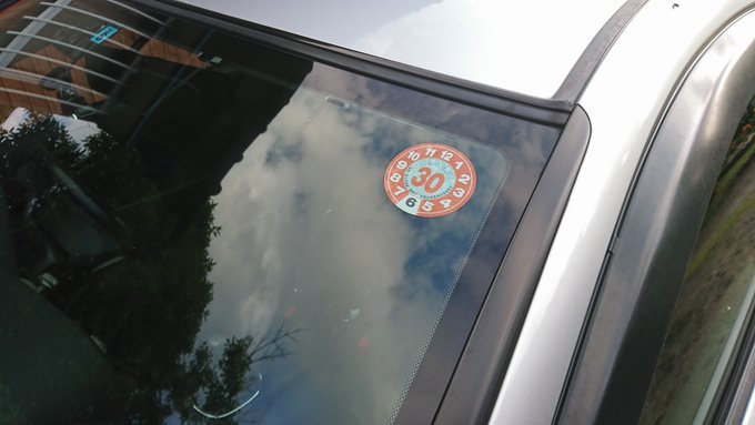 車のシールをキレイに剥がすためのグッズ 貼付場所 ガラス ボディ 別方法を紹介 剥がしていいステッカーやダメなものがあるので注意 クラッチ