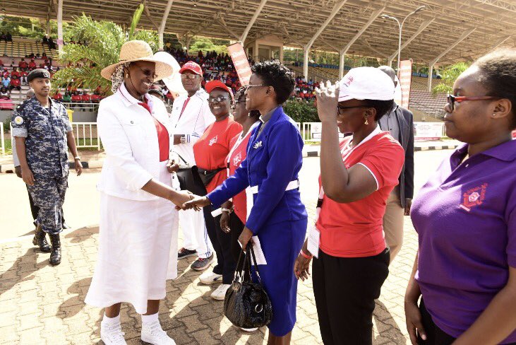 bamulanzeki's tweet photo. Minister of Educ @JanetMuseveni donates 40m cash towards the #TambulaGayaza fundraising for the construction of an admin block @observerug https://t.co/mEQ2WMjaaS