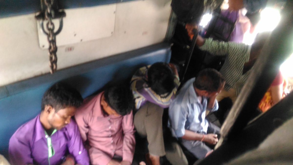 msrajcool's tweet photo. @RailMinIndia @drmcrngp @sureshpprabhu Thanks a lot for your service. S2 coach condition in train no: 12591(GKP-YPR). https://t.co/Uoi0OXJLuk