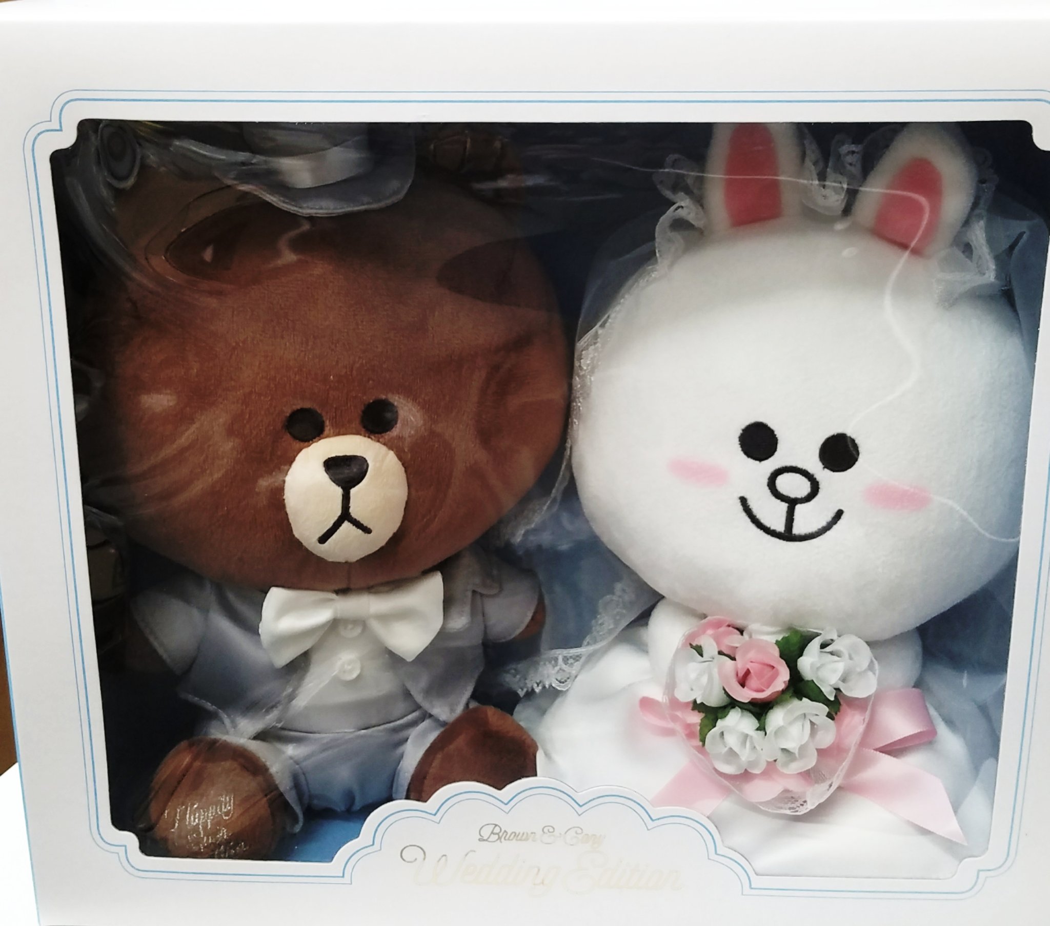 LINE FRIENDS ウェディング　ペア　ぬいぐるみセット LINE、ウェディング衣装を着たブラウン&コニーの「ペア