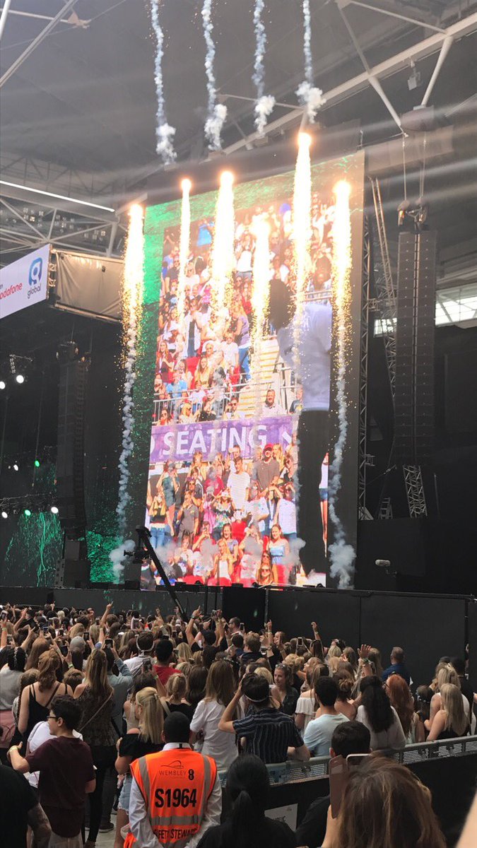 LottieJHD's tweet photo. More photos from yesterday at #CapitalSTB 🙌🏻🎤 https://t.co/AojtK0SszI