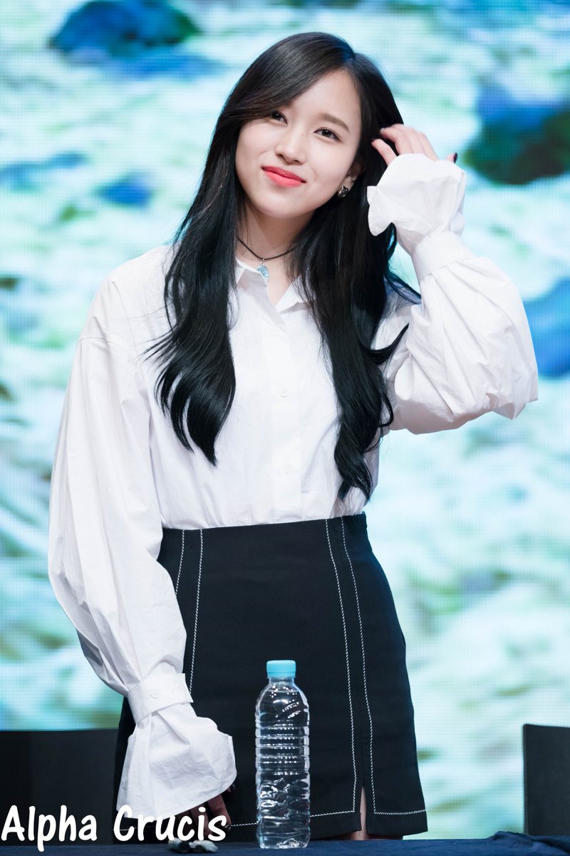 AlphaCrucis0324's tweet photo. 170610 팬사인회 아이레벨홀　사인회 시작1 #MINA #미나 #ミナ #名井南 #TWICE #트와이스 https://t.co/D8dGQC23hS
