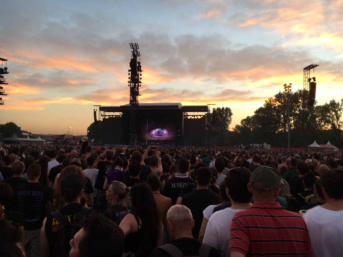 Robimerlo's tweet image. #GunsNRosesImola