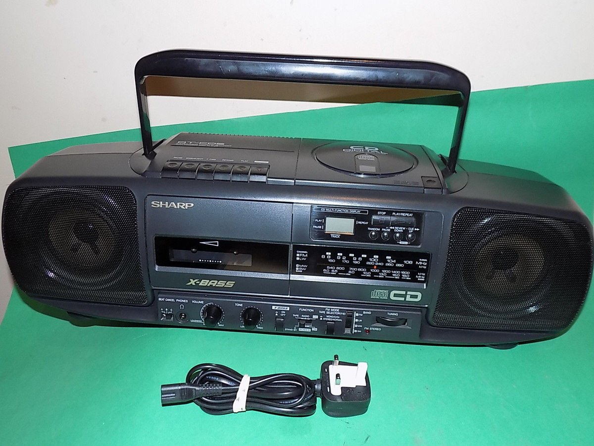 eBayより、シャープの海外仕様ラジカセ（QT-CD5）。 シングルカセット