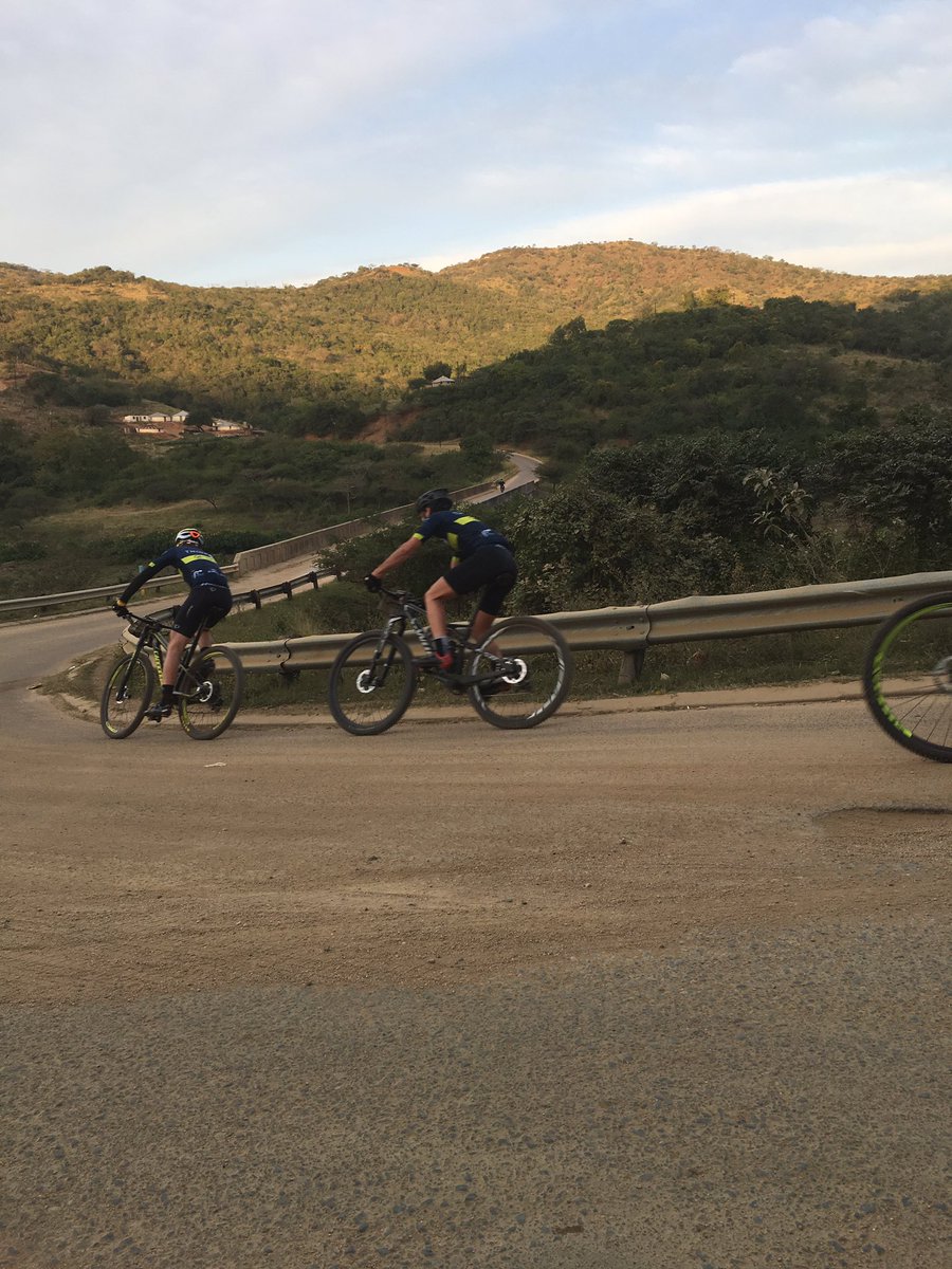 dusi2c's tweet image. Team TIB not in the front group, leading now are Think 360 with CAL 1 and Bluff Meats with CAL 2 and 3 30 seconds back #dusi2c2017