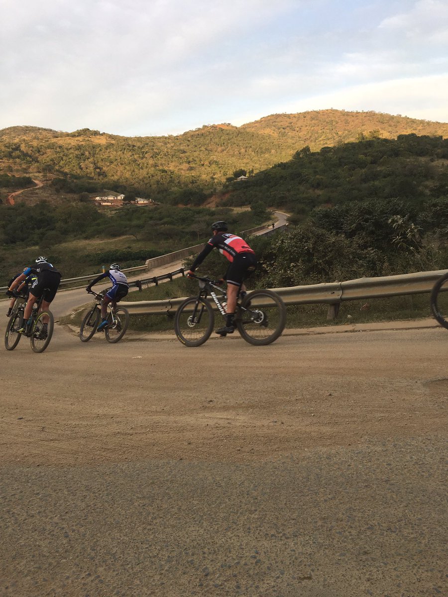 dusi2c's tweet image. Team TIB not in the front group, leading now are Think 360 with CAL 1 and Bluff Meats with CAL 2 and 3 30 seconds back #dusi2c2017