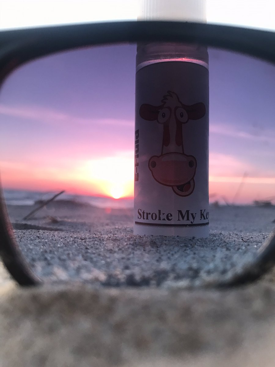 MilkmanEfluid's tweet photo. 45% code "weekend". $5 samples for new customers. https://t.co/RkeVFkrfKY #vape #vapenation #vaping #vapelife #summer #sun #vapefam #vapes https://t.co/bpmuwVw91J