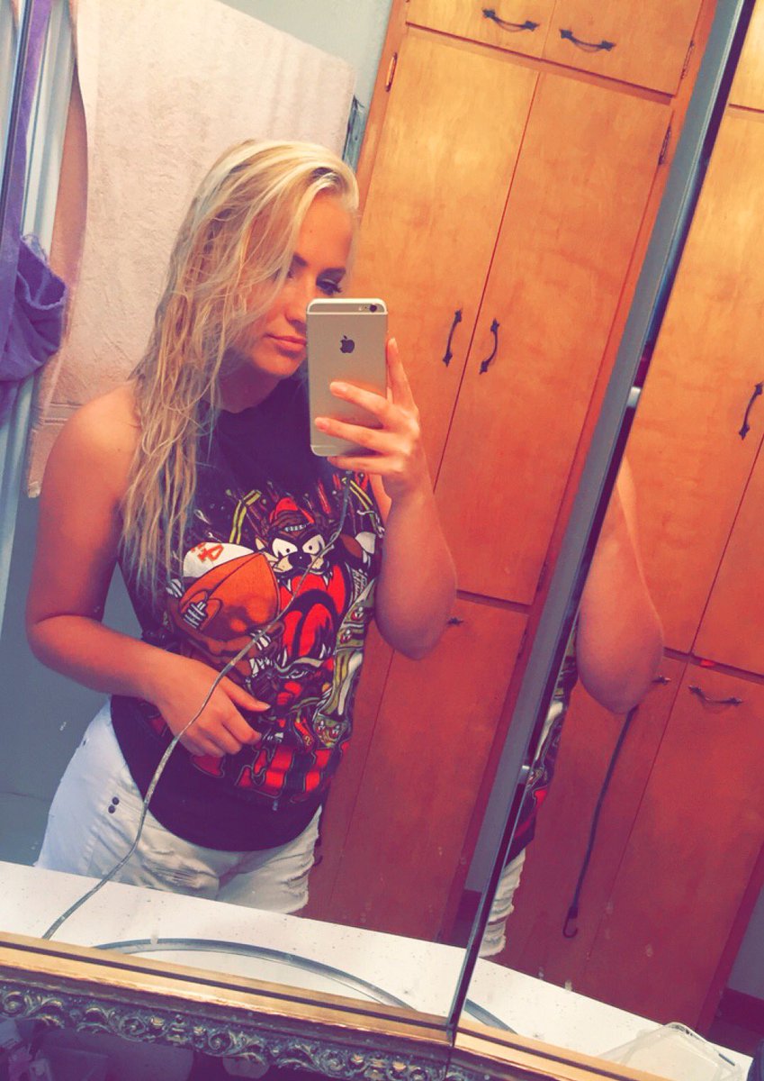 Here's a pointless selfie cause I'm bored