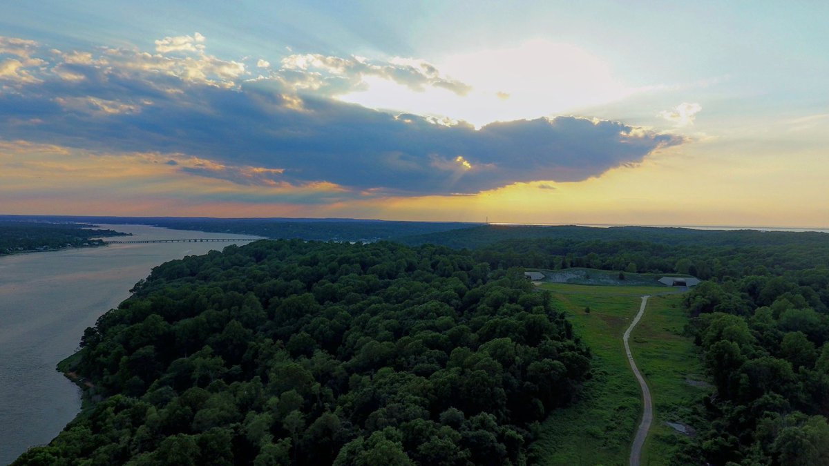 AstridO's tweet photo. Dronie Foster #dronestagram #droneshot #verydrone #djiphantom4 #dronelife https://t.co/X1XCJD1N76
