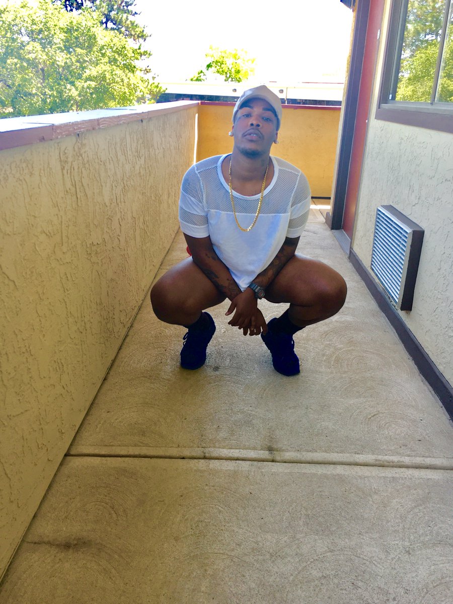 YosheMula's tweet photo. #BiTwitter #Gaytwitter #ThickTwitter 😜 https://t.co/r38QkxrgX7