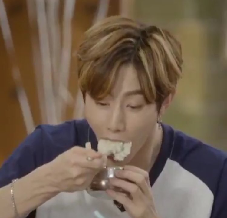 notBadwi's tweet image. im also the king of got7 thanks