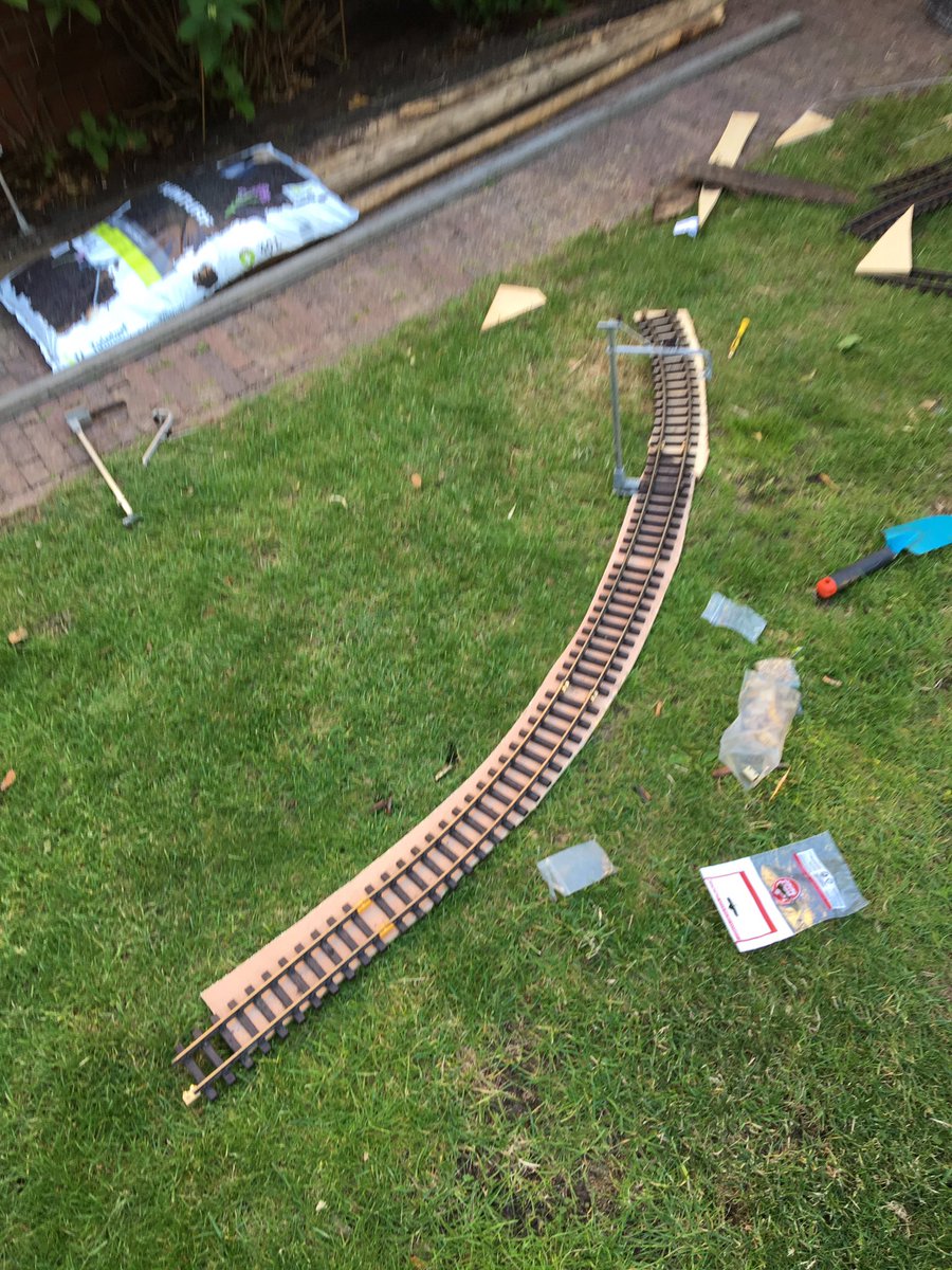 #gardenrailroading even een open hart operatie gedaan bij vitale stukken van de #modelbaan