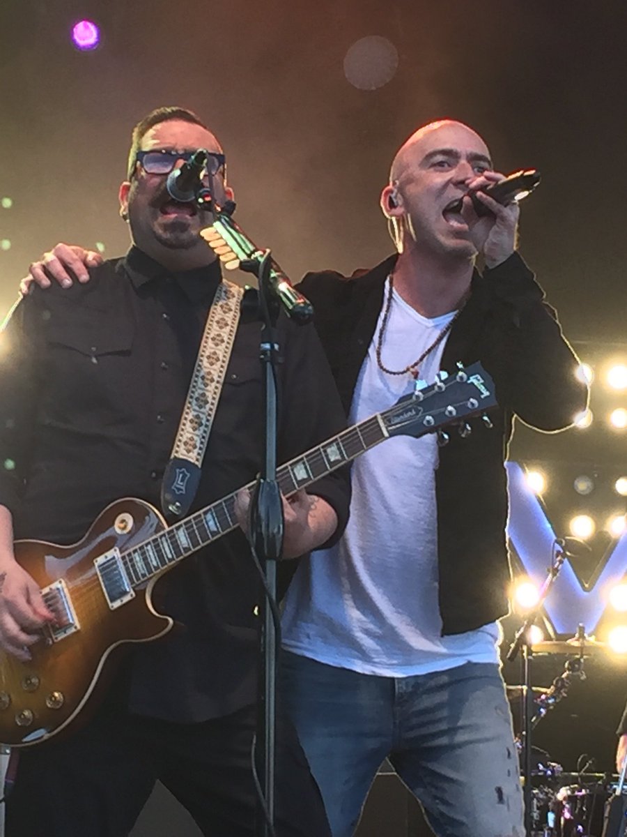 Unbelievable time tonight at the <a href="/Freaks4Live/">LIVE</a> show at Burlington SOM!!! #LIVE #SOM