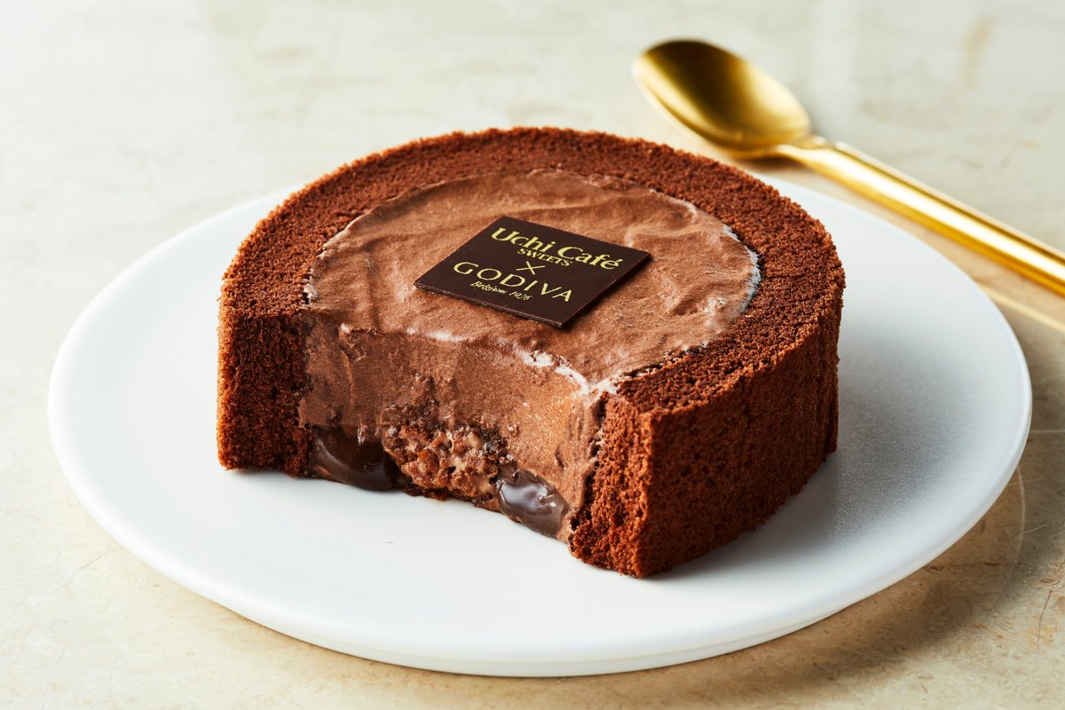 ゴディバ On Twitter 期間限定 全国のローソンにて Uchi Cafe Sweets Godivaショコラロールケーキ を好評発売中 カカオの香り高いチョコレートクリームを しっとりとしたチョコレートのスポンジケーキで包んだロールケーキです 毎日のちょっとしたご褒美に