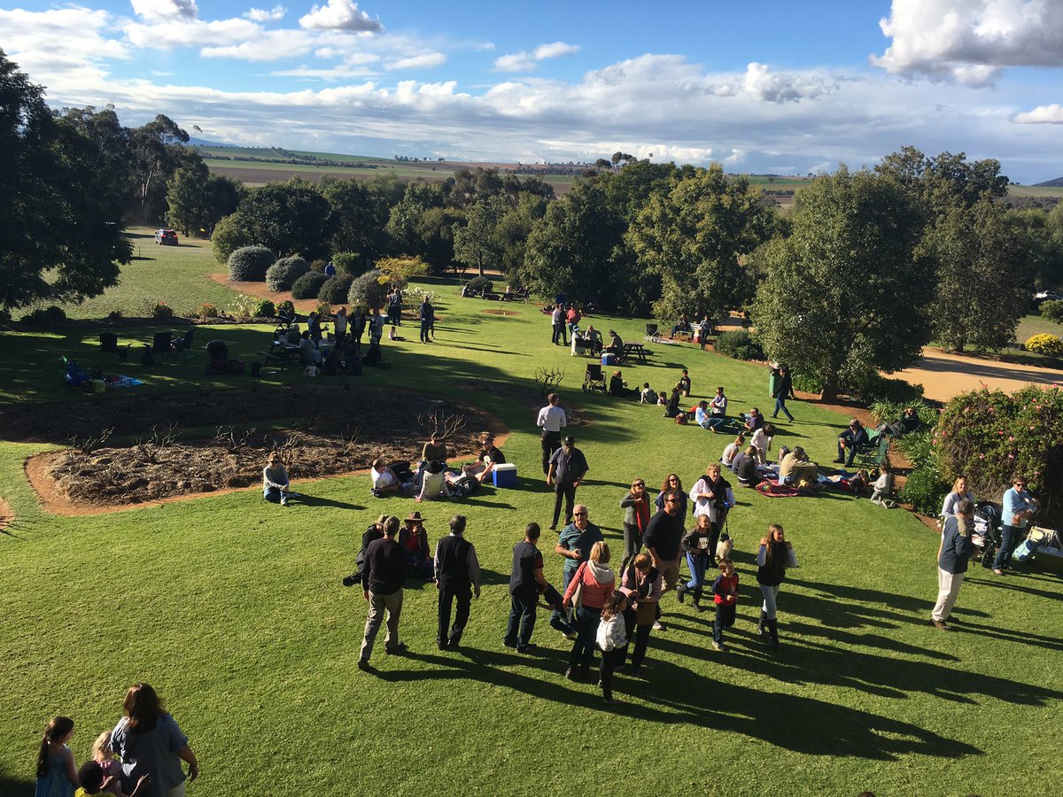 MelPearceOrange's tweet photo. Biggest ever crowd of 2,000 at #Iandra castle open day #Greenthorpe #Grenfell #Cowra #nswtourism #heritage https://t.co/mkU8TaFXkP