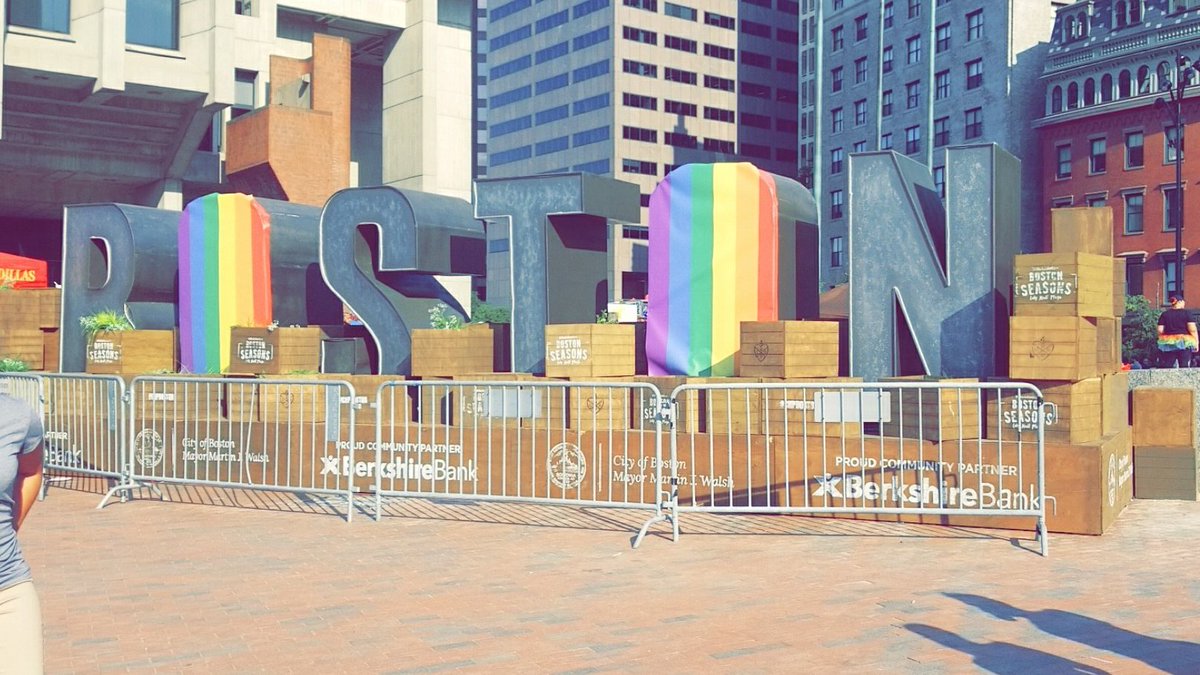 AlexaStaci_'s tweet photo. #BostonPride2017 https://t.co/DLSF8LRK9F