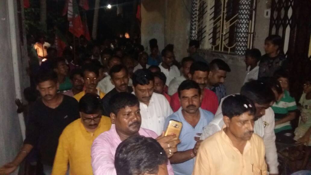RahulSinhaBJP's tweet photo. Glimpses of warm welcome accorded by people of Hooghly District on my way to Srirampur for #PDeendayalUVistarakYinWB https://t.co/j9TgFMso15