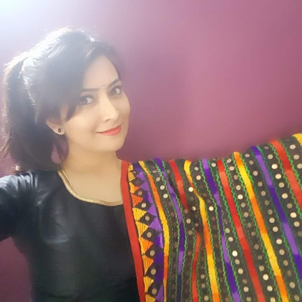 Look at this gorgeous dupatta 😄 i loved it !! <a href="/saniya_imran/">Saniya Imran</a>  you've made me colouful in this outfit! Wishing everyone a colourful sunday!!