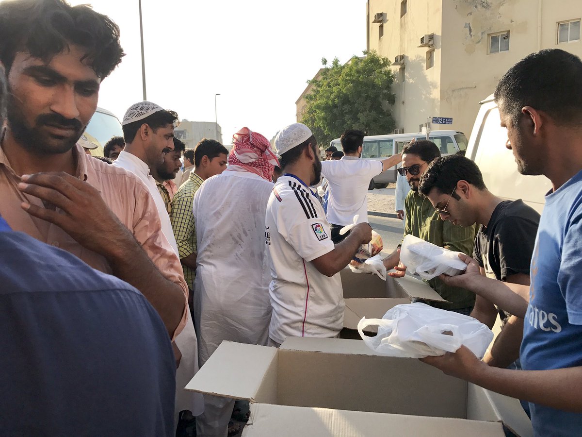 PendingMeal's tweet photo. 'Distributed meals to 1500 people yesterday. Nothing can explain the feeling we have right now.' - Jafar and friends #Dubai https://t.co/dg4LokkkZl