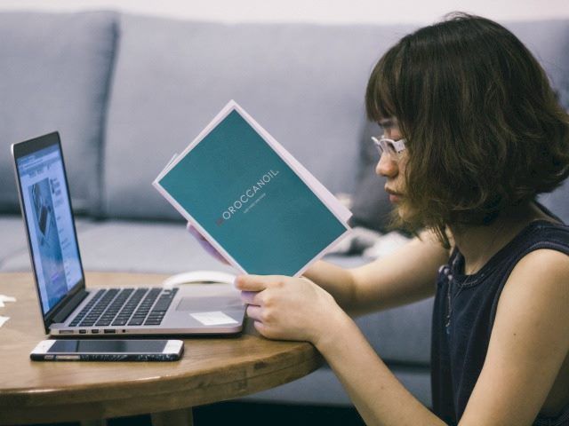 Интернет можно использовать. Компьютер для учебы. интернет и человек. компьютер и человек. человек за компьютером.