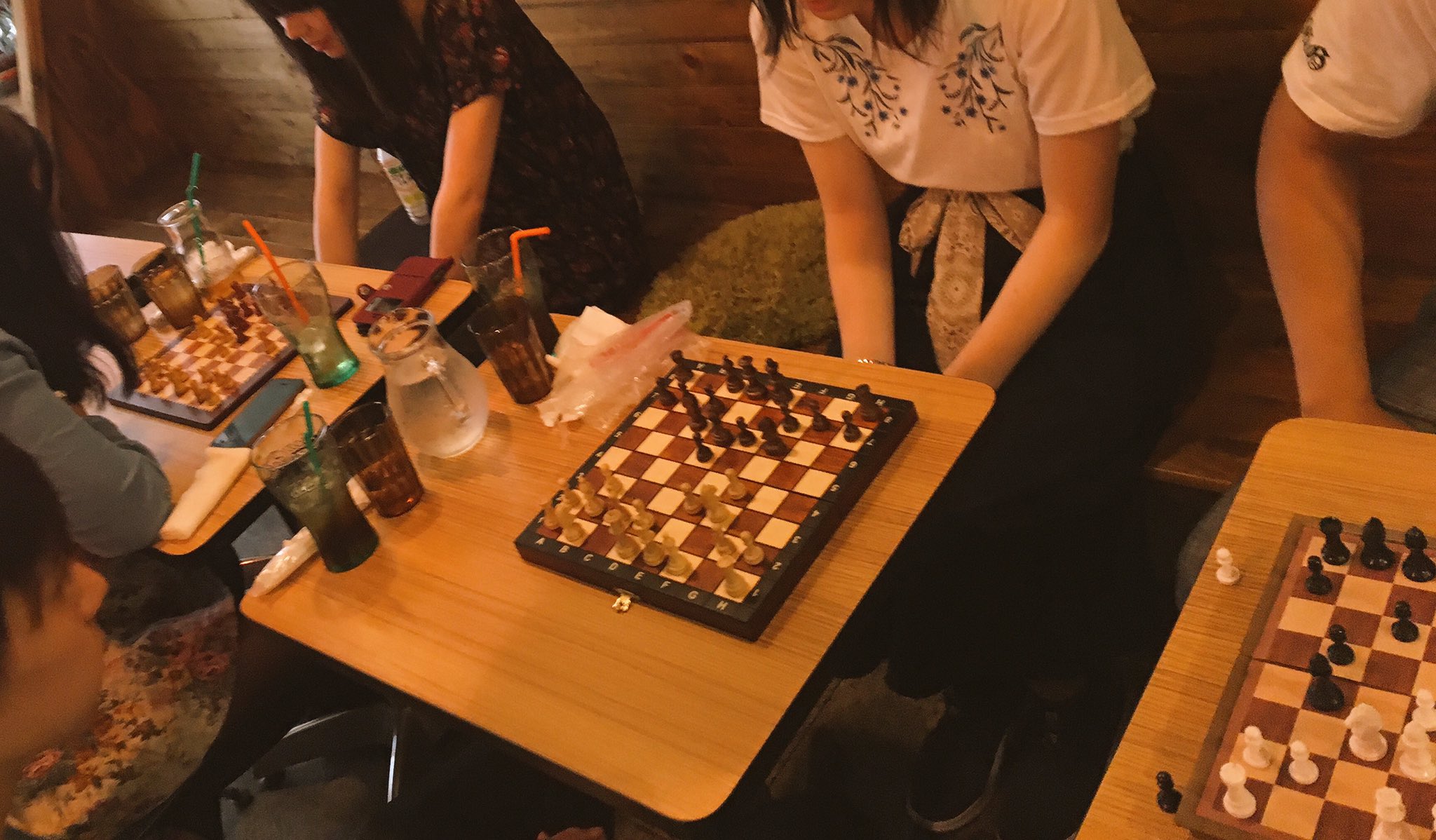 Scc 本日は幡ヶ谷にあるchess Gardenさんにお邪魔しまして活動です ハンバーガーとチェス オシャレでした ね 楽しそうでしょ T Co Pyubo3fitl Twitter