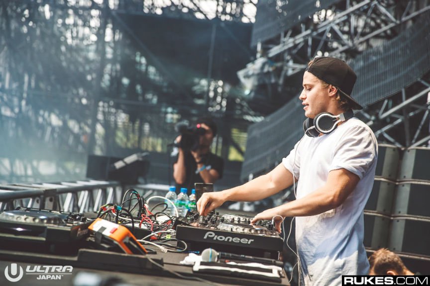 TheMusicEss's tweet image. Listen to the preview of @KygoMusic's upcoming collaboration with @JohnNewmanMusic, right here: 
bit.ly/2re7E0n