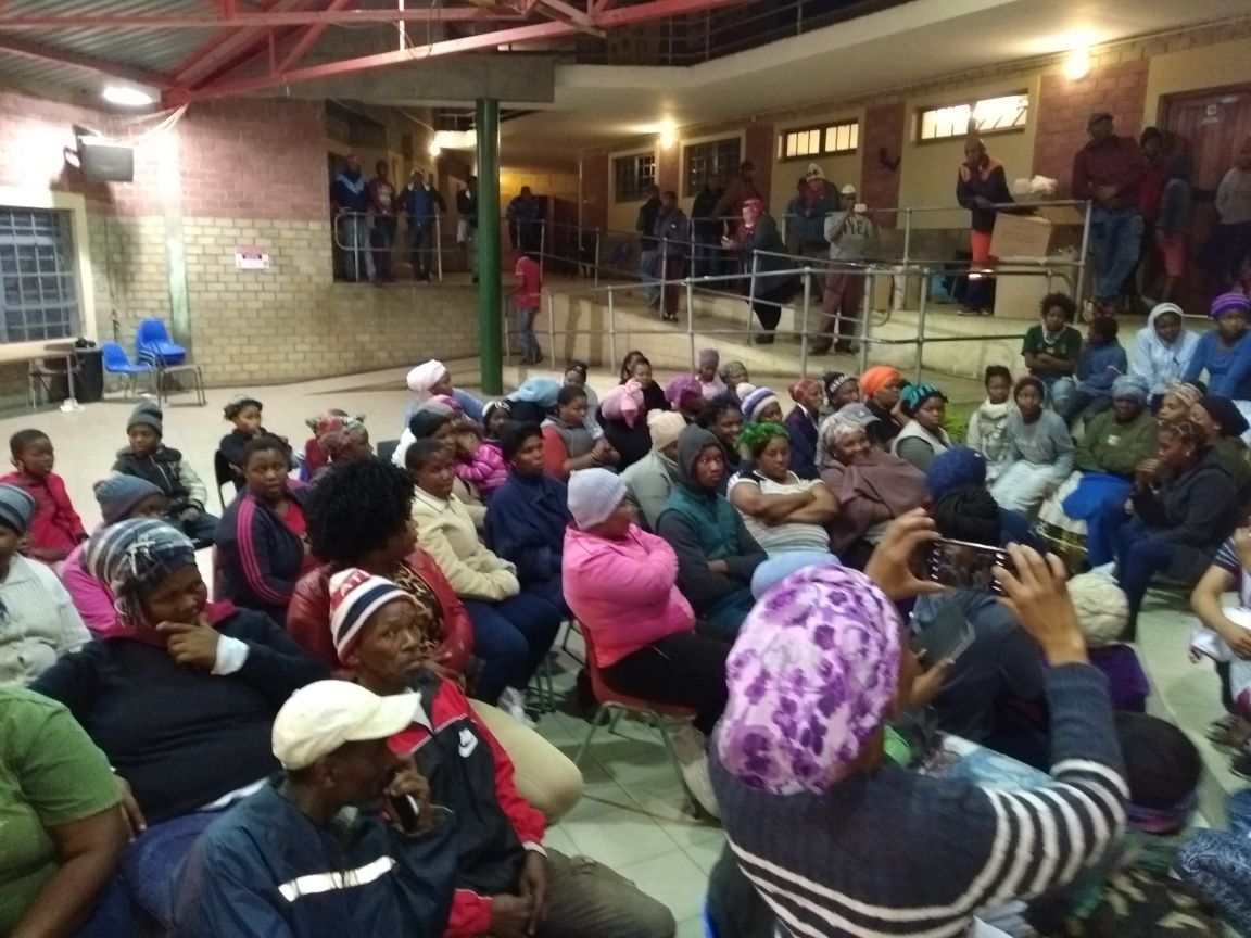 GiftoftheGivers's tweet photo. @GiftoftheGivers Distribution of Food Hampers and Hygiene Packs to two of 14 Community Centres #KnysnaFire https://t.co/autUBiPufi