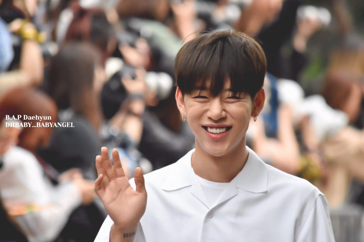 BabyOne1OO4's tweet photo. 170609 뮤뱅출근 
😊😊 #대현 #Daehyun #BAP @BAP_Daehyun https://t.co/tHGrMlKFeD