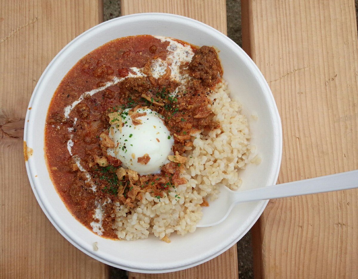 lockenbooth's tweet photo. 今日はフリマとジャズイベントが同時開催🎶
無農薬玄米カレーのkov cafeの牛と豚のキーマカレー温���のせと、お土産にcafe hinodeのわらびもち、REENO堺のレモンシフォンを。
#kovcafe
#cafehinode
#わらびもち
#カレー
#キーマカレー https://t.co/EA5Q2IDYVc