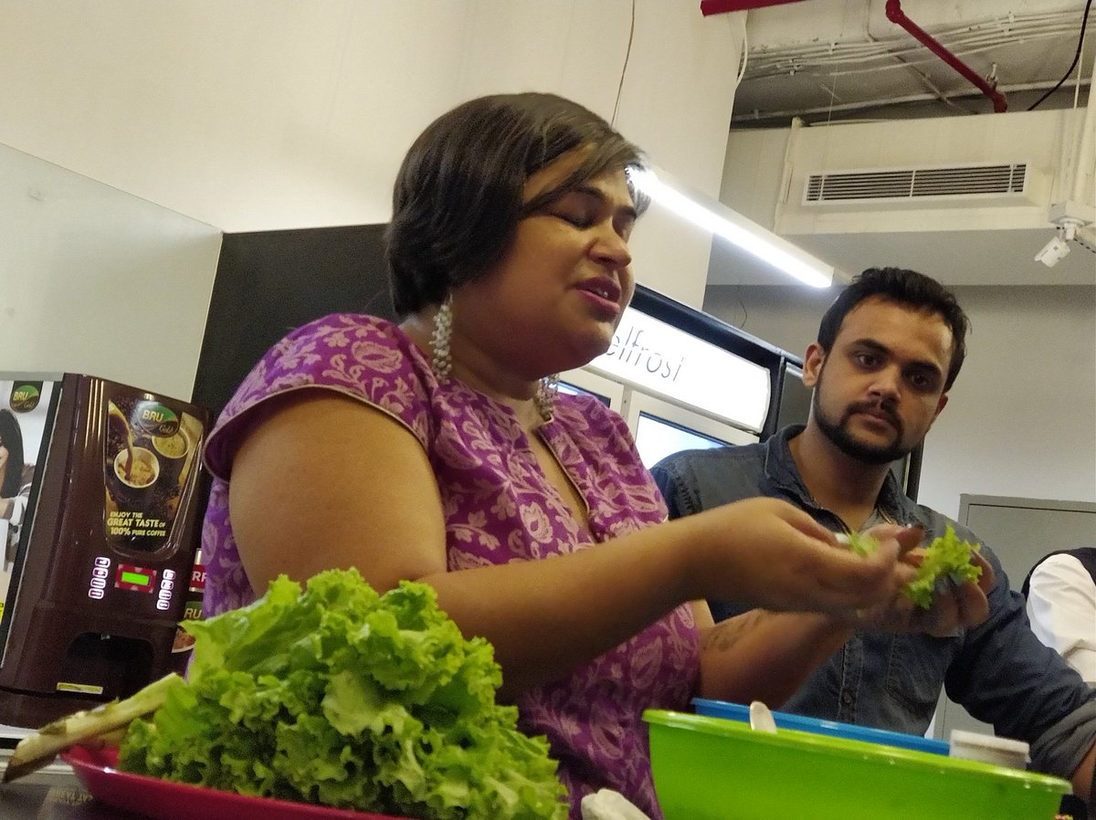 v_shakthi's tweet photo. And @monikamanchanda starts making an amazingly tasty salad! #AwfisAffair @myawfis https://t.co/R7KLpthN4P