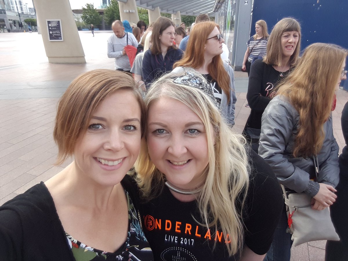 The early bird catches the worm at <a href="/TheO2/">The O2</a> 😆 #wonderland <a href="/GaryBarlow/">Gary Barlow</a> <a href="/OfficialMarkO/">Mark Owen</a> <a href="/HowardDonald/">Howard Donald</a> <a href="/takethat/">Take That</a>