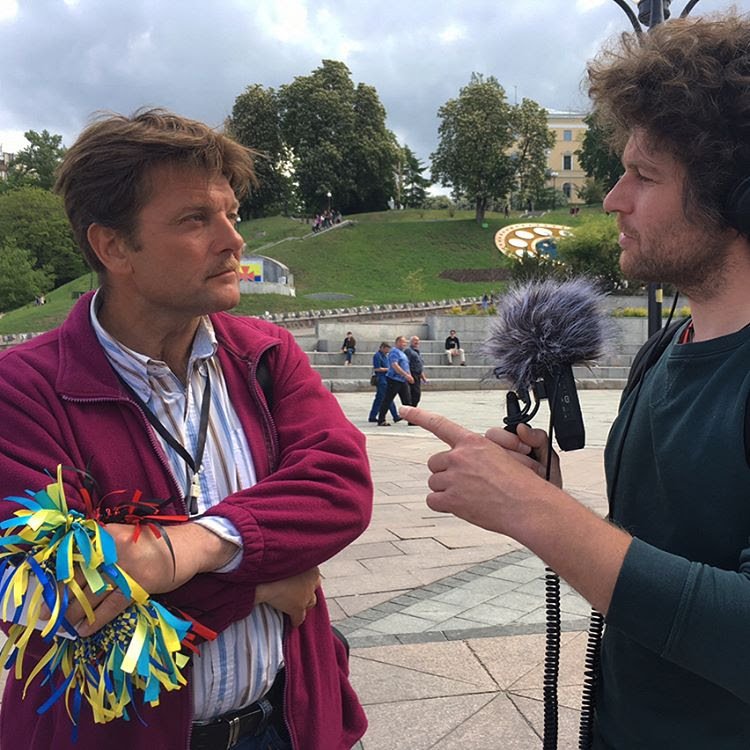 Lees&amp;luister! Oekraïners mogen visumvrij naar ‘dat Europa’maar willen ze komen?<a href="/jesperbuursink/">Jesper</a> ging het vragen nrc.nl/nieuws/2017/06… <a href="/nrc/">NRC</a>