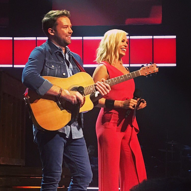 Under an hour til showtime!! Let's do this!! Download <a href="/TheVoiceAU/">The Voice Australia</a> app and swing us a few votes! Thanks for the support! #teamseal <a href="/Seal/">Seal</a>