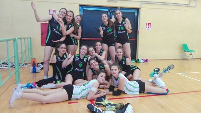 USTorriVolley's tweet photo. #fngcraiu18f Sopra di noi solo in 10... #tuttipazziperquestotorri #volley https://t.co/F3hHpAINQX