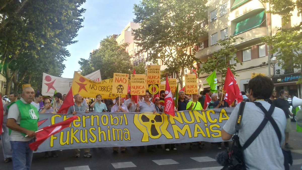AmigosTierraEsp's tweet photo. Nuestros activistas de @TierraMadrid no faltaron a la cita de @MIAntinuclear #CierreNuclearYa #IberiaAntinuclear #JubilemosALaNuclear https://t.co/MwL3e857qE