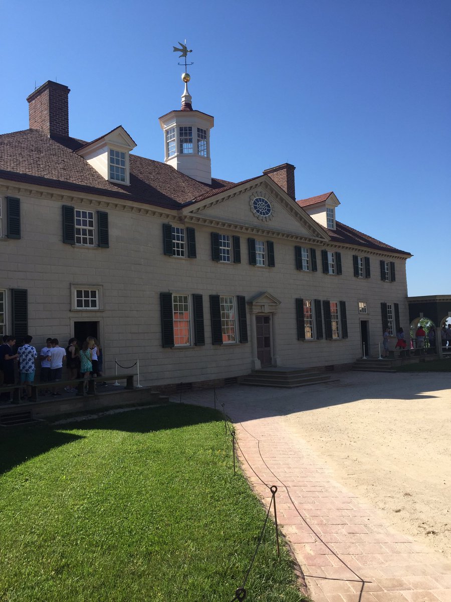 d_fisher1981's tweet photo. The home of our first president. #gwsteps #mountvernon @BrightsparkTour https://t.co/n5v2IMyXXf