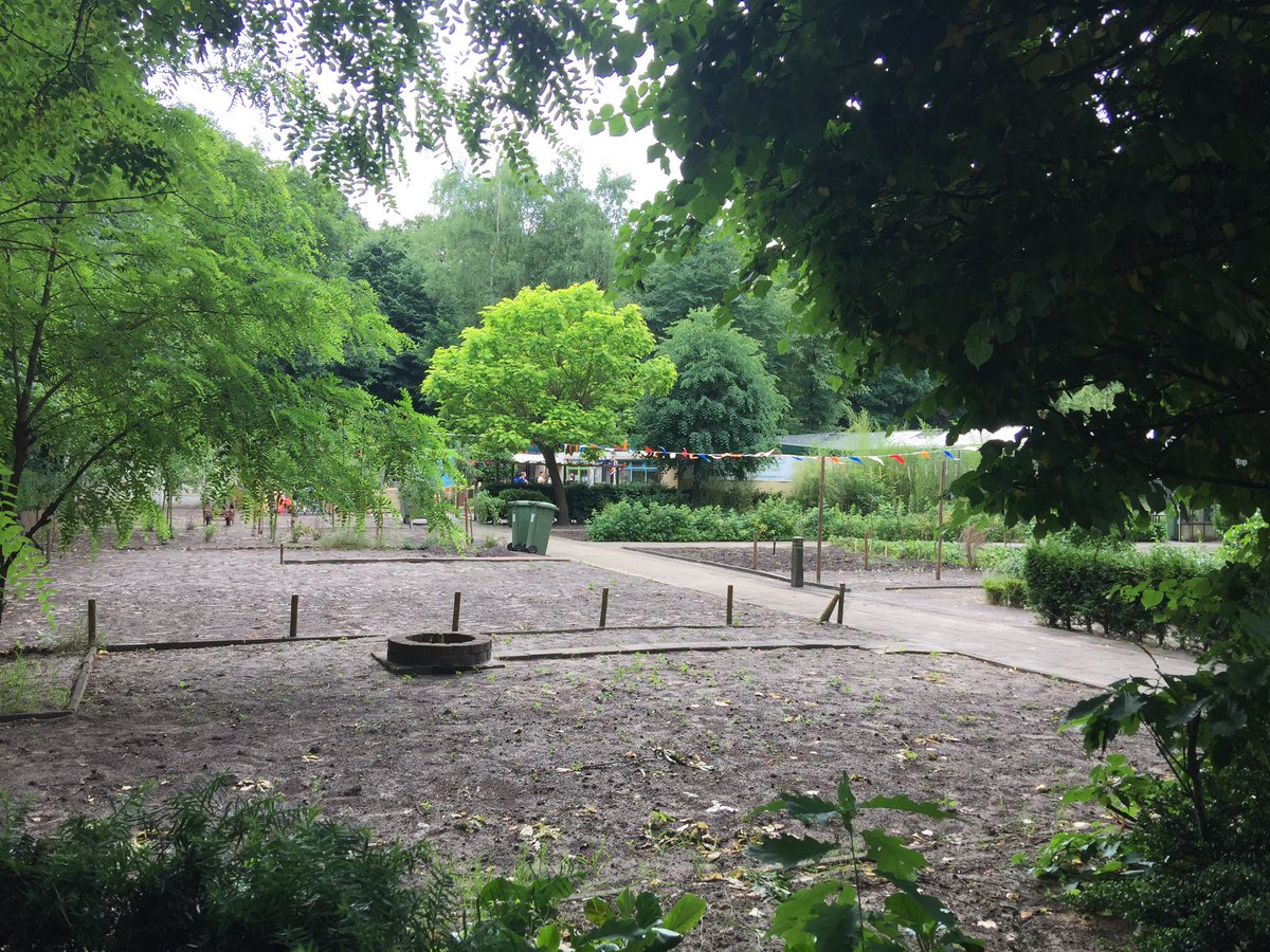 De moestuin #stadsakker facebook.com/Eikenburg/vide… #picknick2017