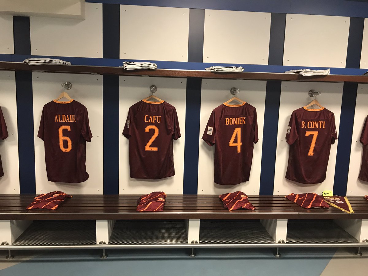 VeteranosRM's tweet photo. #CCMATCH17 "il capitano" Bruno Conti al mando https://t.co/61XqN8LnjS
