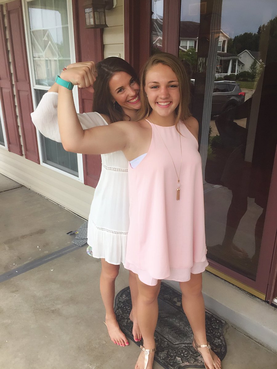 e_dupske10's tweet photo. Happy Birthday to the older sister I never had and the girl who can make me laugh at anything! I love you so much Abbz!! BEAR UP 🐻⤴️❤️🎉 https://t.co/2Les2VYvh0